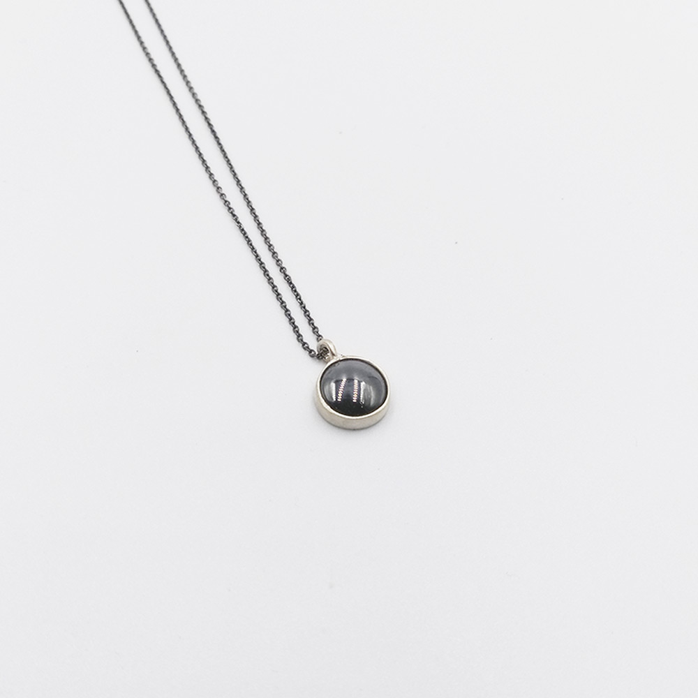 Simple Eight (8) Hematite